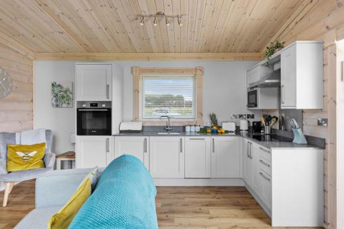 Middle Thorne, Great Field Lodges