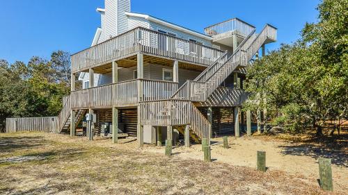 4x2398, The T House- Oceanside, 5 BRs, Wild Horses, 600 ft to Beach Access, 4wheel Drive Area