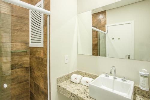 Altitude Lodge Hotel - image 5