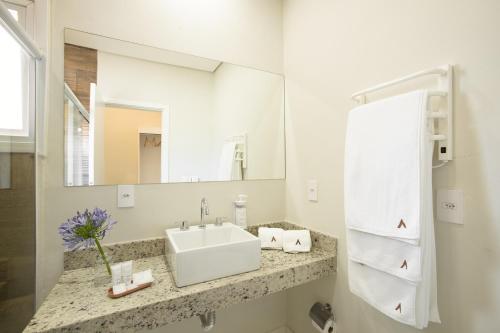 Altitude Lodge Hotel - image 5