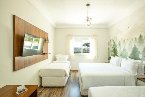 Altitude Lodge Hotel - image 13