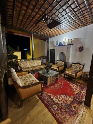 Balkons/terase, Helvacılar Konağı (Helvacılar Konagı) in Geire