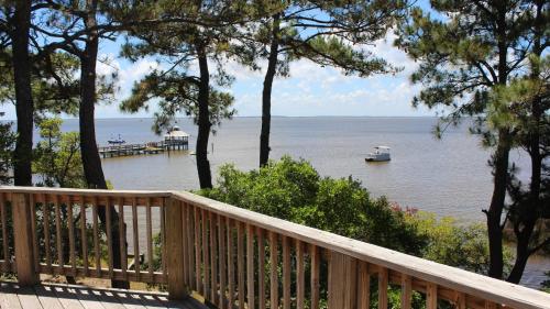 520, Bay Spray- Soundfront, Sound views! Dogs Welcome, Private Pool!