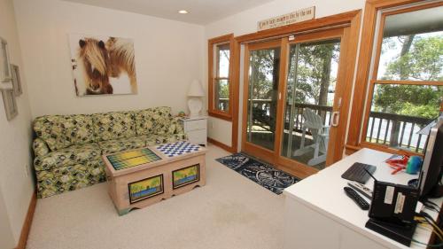 520, Bay Spray- Soundfront, Sound views! Dogs Welcome, Private Pool!