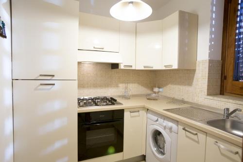 One-Bedroom Apartment with Sofa Bed image 4