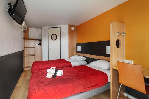 2 twin beds