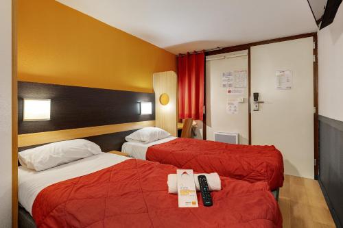 3 twin beds