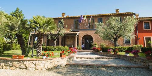 ISA-Il Casale di Donoratico, Residence with swimming pool just 5 minutes from the beach of Marina di Castagneto