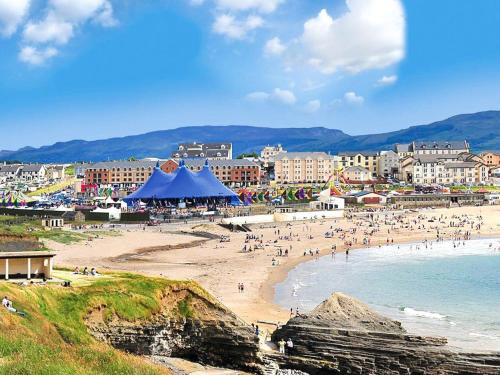 Beach, Liberty House - Bundoran seaside family & surfers holiday home in Bundoran