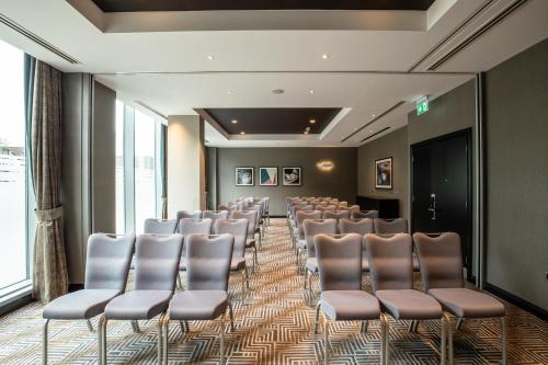 DoubleTree by Hilton Woking - image 14
