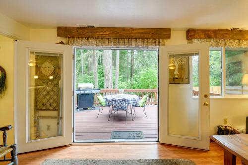 Hot Tub and Fireplace Peaceful Anderson Island Home