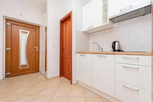 One-Bedroom Apartment with Sea View image 4