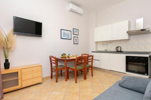 One-Bedroom Apartment with Terrace image 9