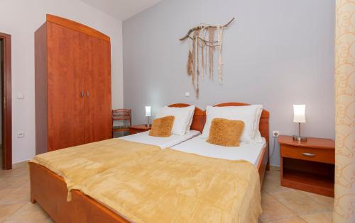One-Bedroom Apartment with Terrace image 5