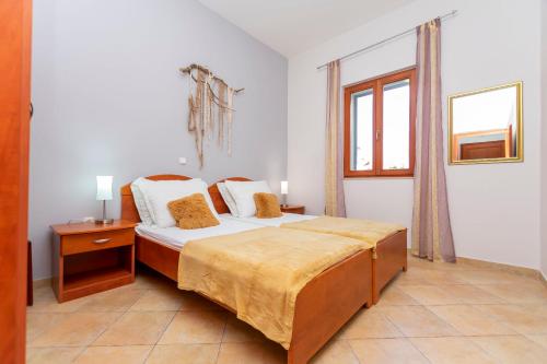 One-Bedroom Apartment with Terrace image 4