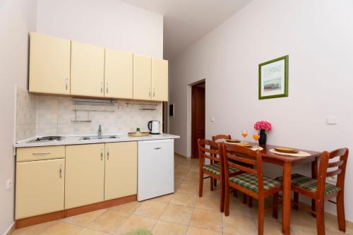 One-Bedroom Apartment - Ground Floor image 4