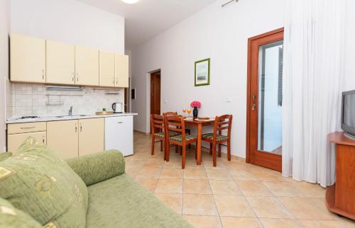 One-Bedroom Apartment - Ground Floor image 7