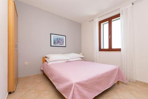 One-Bedroom Apartment with Sea View image 9