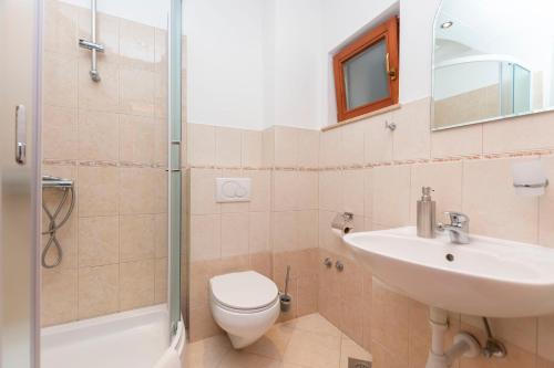 One-Bedroom Apartment - Ground Floor image 1