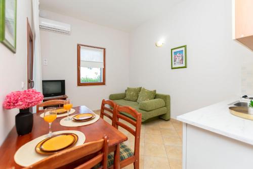 One-Bedroom Apartment - Ground Floor image 5