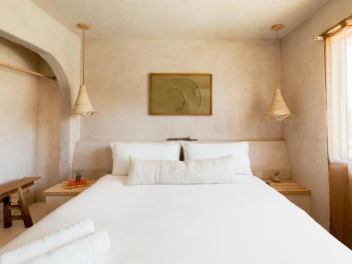 The Mesa House - Views and a Cowboy Soaking tub! home in Yucca Valley, USA