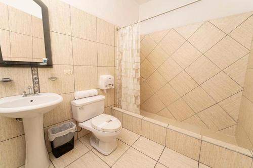 Standard Double Room image 3