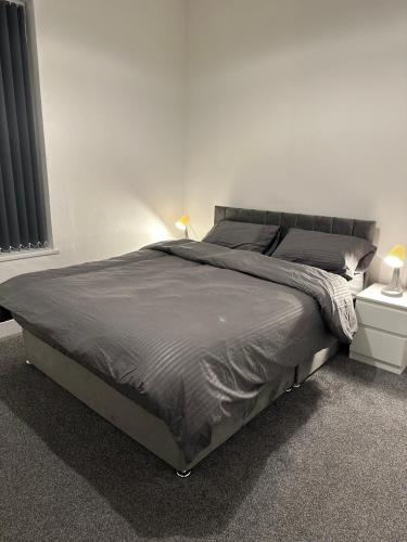 5-Bed Apartment in Altrincham near airport