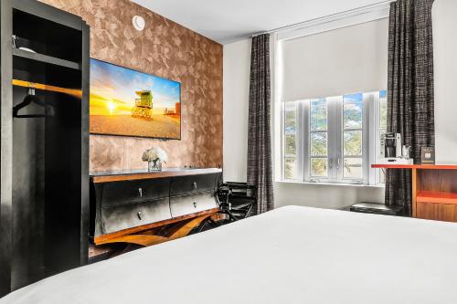Superior King Room image 3