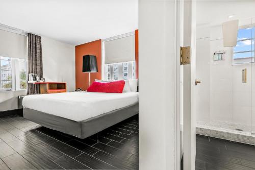 Superior King Room image 2