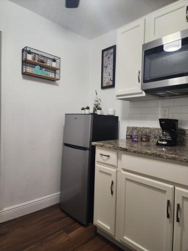 Konyha, Diamond 2 near Wildlife on Easy Street/Big Cat Rescue