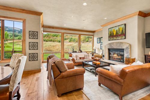 Owl Creek 04, Ski-in, ski-out luxury townhome with private hot tub in Snowmass Village Owl Creek 04, Ski-in, ski-out luxury townhome with private hot tub in Snowmass Village