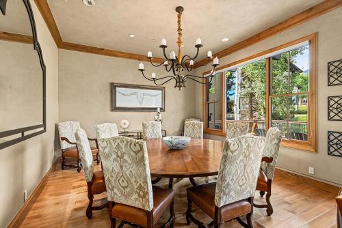 Owl Creek 04, Ski-in, ski-out luxury townhome with private hot tub in Snowmass Village Owl Creek 04, Ski-in, ski-out luxury townhome with private hot tub in Snowmass Village