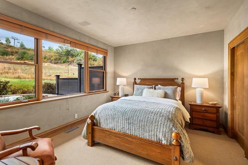 Owl Creek 04, Ski-in, ski-out luxury townhome with private hot tub in Snowmass Village Owl Creek 04, Ski-in, ski-out luxury townhome with private hot tub in Snowmass Village