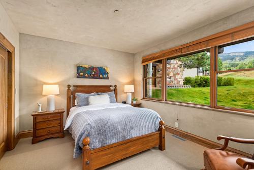 Owl Creek 04, Ski-in, ski-out luxury townhome with private hot tub in Snowmass Village Owl Creek 04, Ski-in, ski-out luxury townhome with private hot tub in Snowmass Village