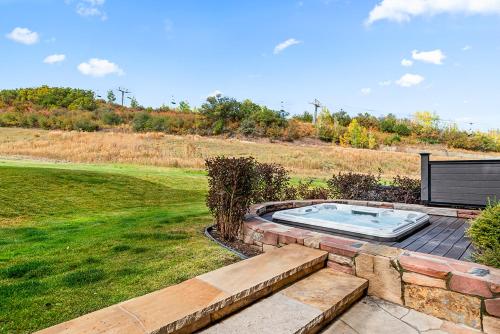 Owl Creek 04, Ski-in, ski-out luxury townhome with private hot tub in Snowmass Village Owl Creek 04, Ski-in, ski-out luxury townhome with private hot tub in Snowmass Village