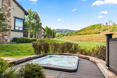 Owl Creek 04, Ski-in, ski-out luxury townhome with private hot tub in Snowmass Village Owl Creek 04, Ski-in, ski-out luxury townhome with private hot tub in Snowmass Village