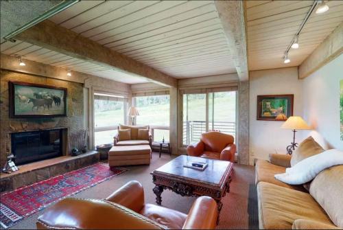 Enclave 201, Snowmass Ski-In/Ski-Out Condo w/Shared Pool/Hot Tub/Gym/WiFi image