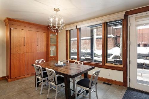 Fifth Avenue Unit 8 - image 6