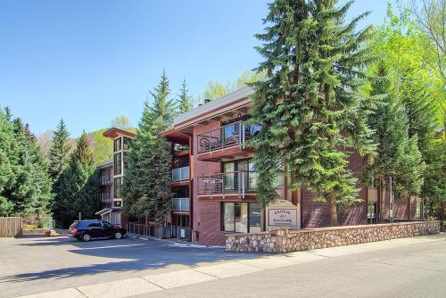 Chateau Eau Claire Unit 1 - image 10