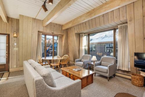 Chateau Dumont Unit 15 - image 9