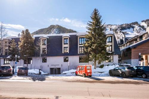 Chateau Dumont Unit 15 - image 4