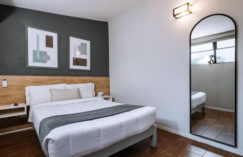 1 double bed, 2 twin beds