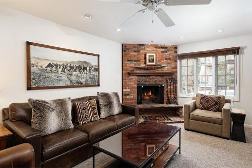 Alpenblick Unit 18, Spacious Remodeled Townhouse with Great Location in Aspen, USA