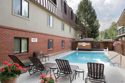 Silverglo Condominiums Unit 308 - image 3