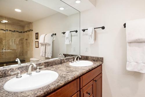 Alpenblick Unit 18, Spacious Remodeled Townhouse with Great Location Alpenblick Unit 18, Spacious Remodeled Townhouse with Great Location