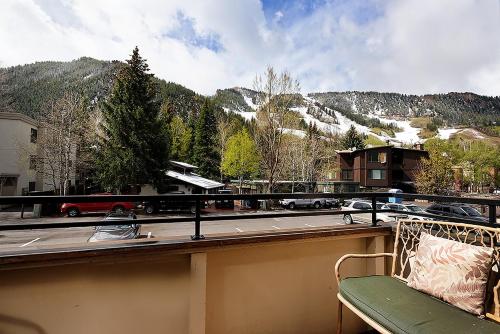 Aspen Townhouse East Unit 4 - image 10