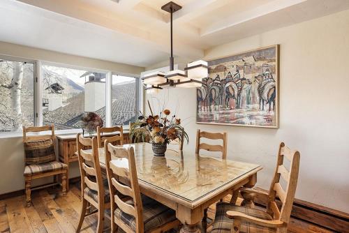Fasching Haus Unit 8, Deluxe Condo w/ A/C, Private Deck, 2 Blocks to Downtown thumb 4