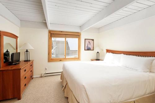 Chateau Blanc Unit 7 - image 13