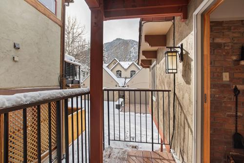 Chateau Blanc Unit 7 - image 11