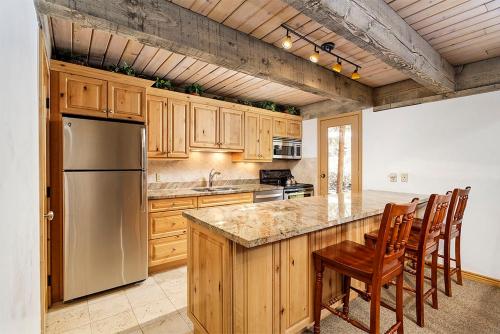 Chateau Eau Claire Unit 8, Riverfront Condo, Walking Distance to Town thumb 4